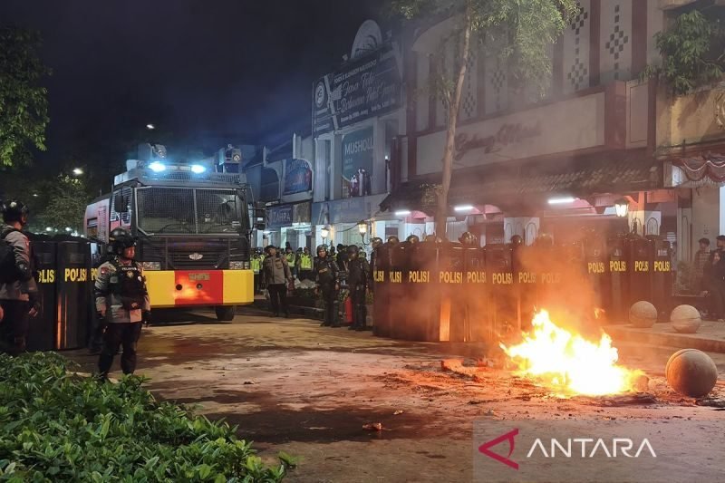 Demo di Malioboro Ricuh, Satu Orang Diamankan Bawa Senjata Tajam