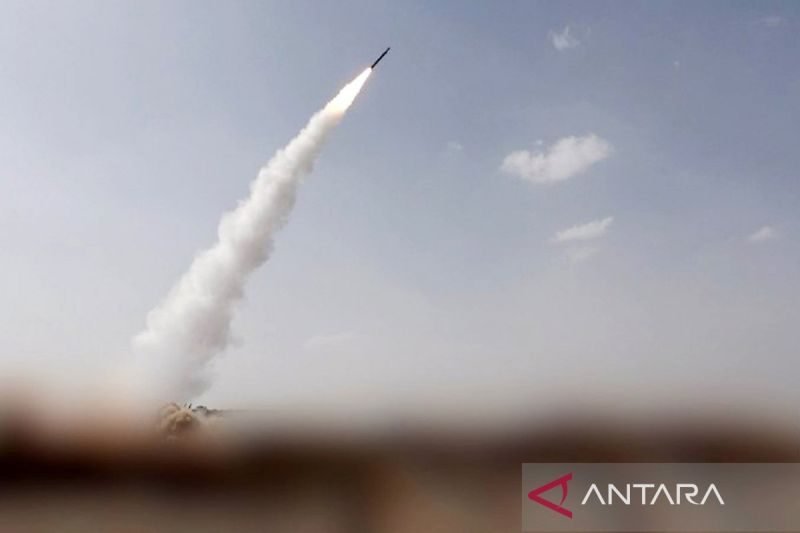 Houthi Klaim Serang Bandara Riyadh dan Dua Pangkalan Militer Saudi